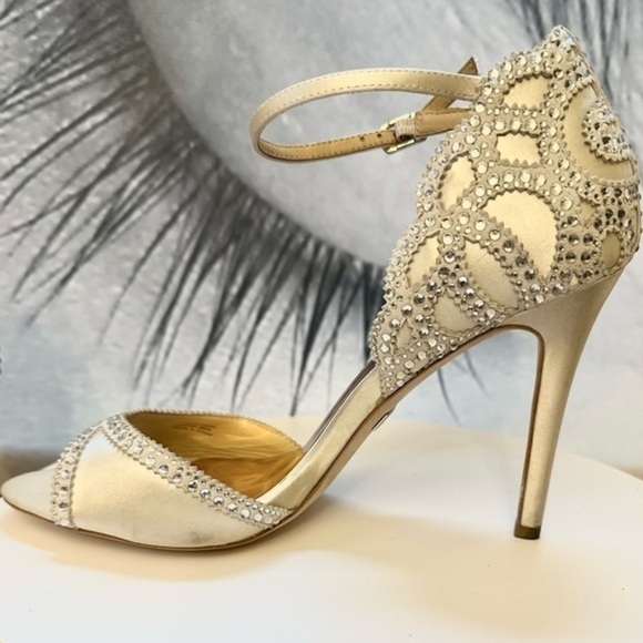 🌸BADGLEY MISCHKA🌸COLLECTION Roxy Sandal Ivory Satin size 9.5 - Picture 7 of 16